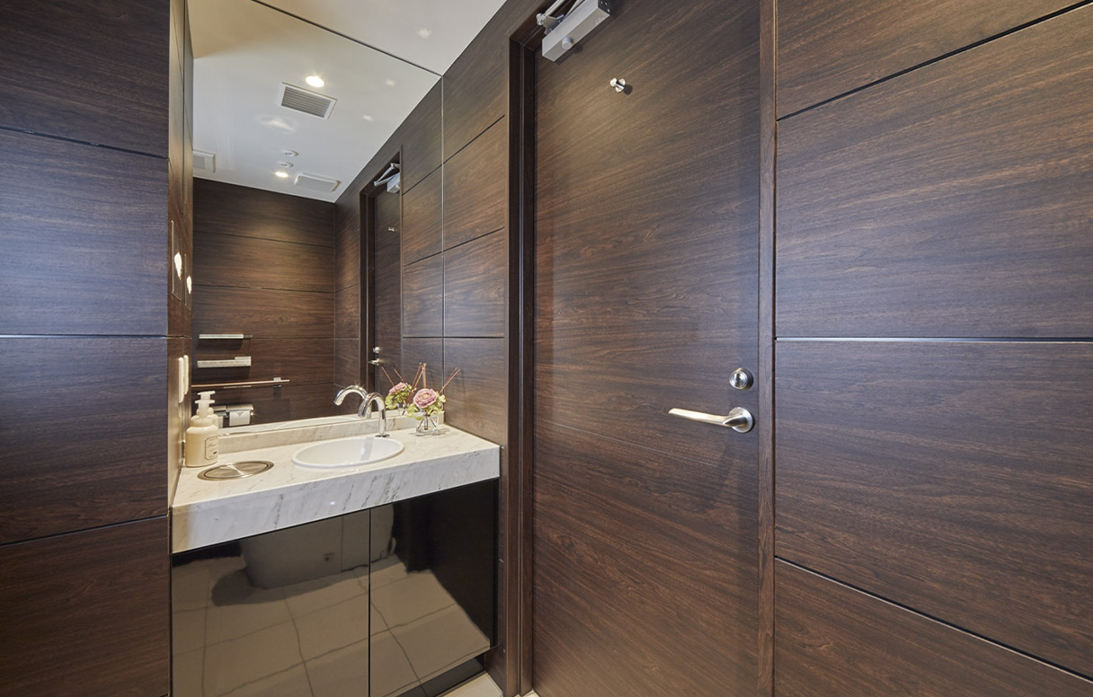bathroom architectural finish - wood grain 3m di-noc installation naples